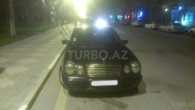 Mercedes E 230 1995, 330,000 km - 2.3 л - Bakı