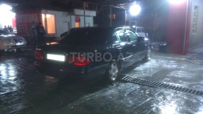 Mercedes E 230 1995, 330,000 km - 2.3 л - Bakı