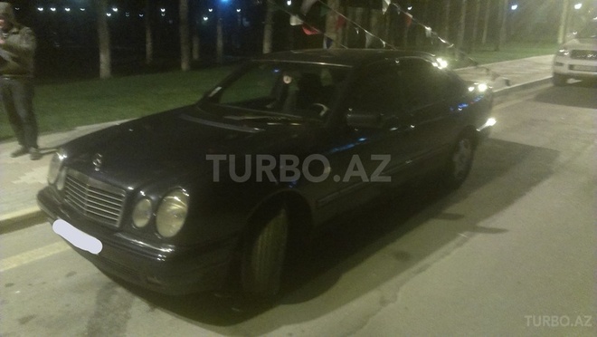 Mercedes E 230 1995, 330,000 km - 2.3 л - Bakı