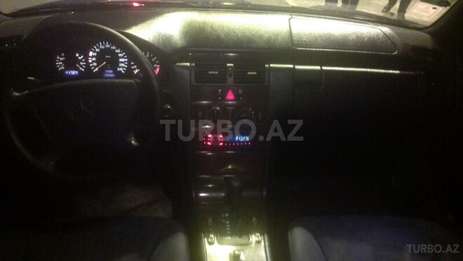 Mercedes E 230 1995, 330,000 km - 2.3 л - Bakı