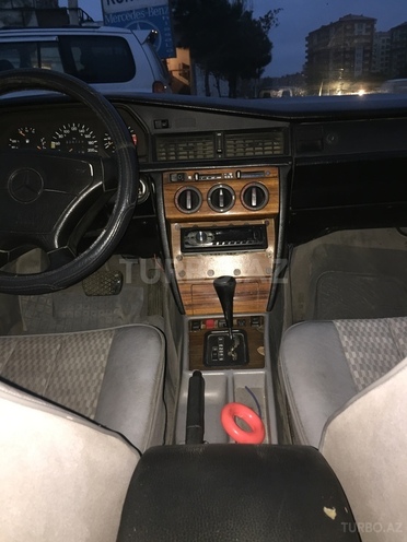 Mercedes 190 1993, 328,729 km - 2.0 л - Bakı