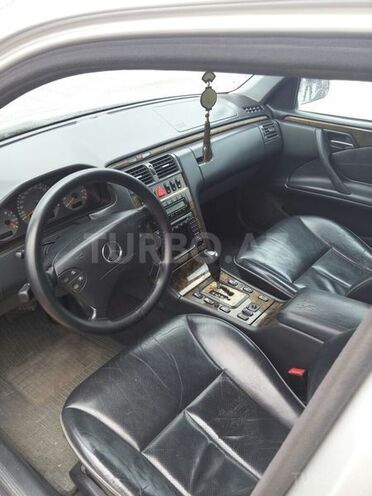 Mercedes E 320 2001, 220,000 km - 3.2 l - Bakı