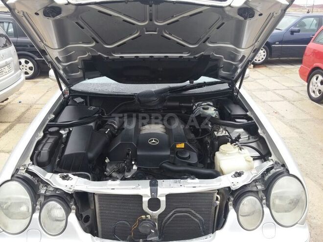 Mercedes E 320 2001, 220,000 km - 3.2 l - Bakı