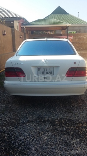 Mercedes E 320 2001, 129,000 km - 3.2 l - Bakı
