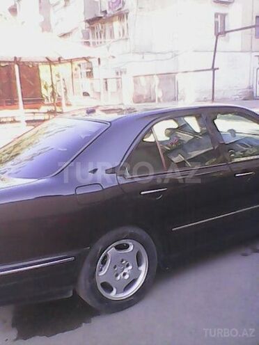 Mercedes E 220 2000, 297,000 km - 2.2 l - Bakı