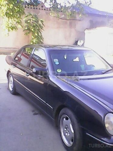 Mercedes E 220 2000, 297,000 km - 2.2 l - Bakı
