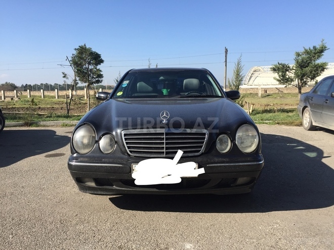 Mercedes E 220 2000, 297,000 km - 2.2 l - Bakı