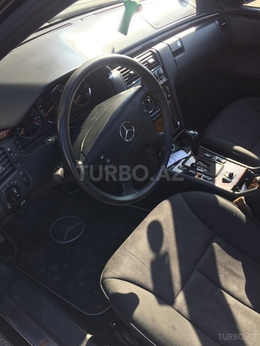 Mercedes E 220 2000, 297,000 km - 2.2 l - Bakı