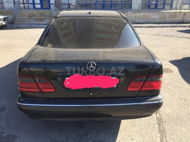 Mercedes E 220 2000, 297,000 km - 2.2 l - Bakı