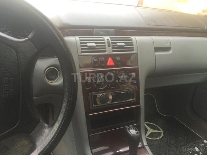 Mercedes E 200 1998, 213,900 km - 2.0 л - Gəncə