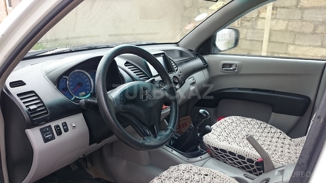 Mitsubishi L200 2007, 176,000 km - 2.5 l - Bakı