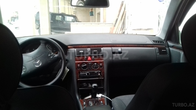 Mercedes E 220 2000, 258,421 km - 2.2 l - Bakı