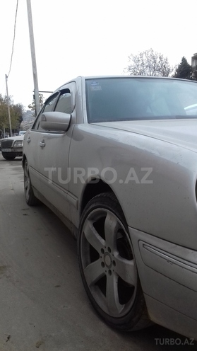 Mercedes E 220 2000, 258,421 km - 2.2 l - Bakı
