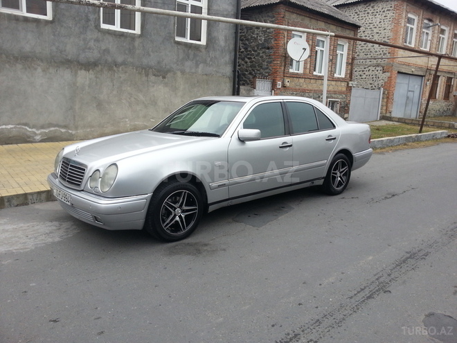 Mercedes E 220 1998, 480,000 km - 2.2 l - Zaqatala