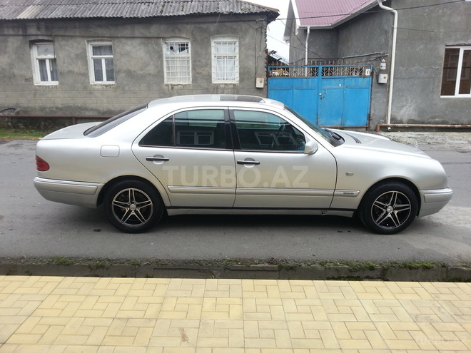 Mercedes E 220 1998, 480,000 km - 2.2 l - Zaqatala