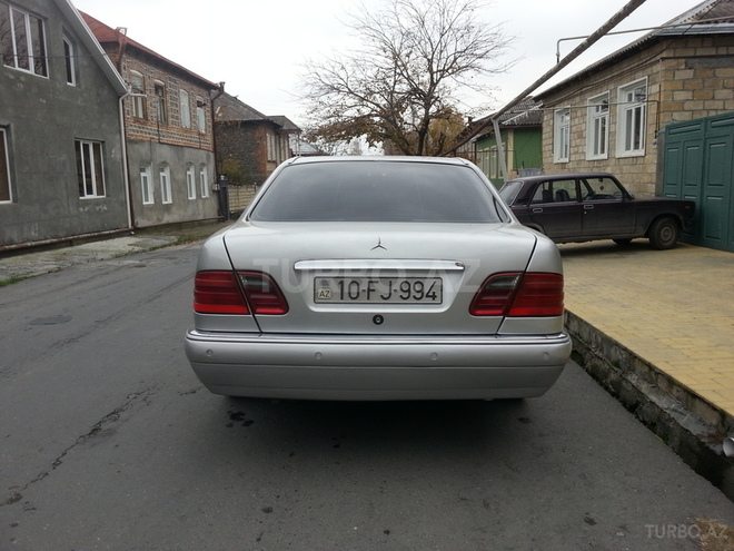Mercedes E 220 1998, 480,000 km - 2.2 l - Zaqatala