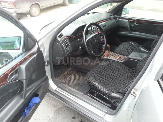 Mercedes E 220 1998, 480,000 km - 2.2 l - Zaqatala