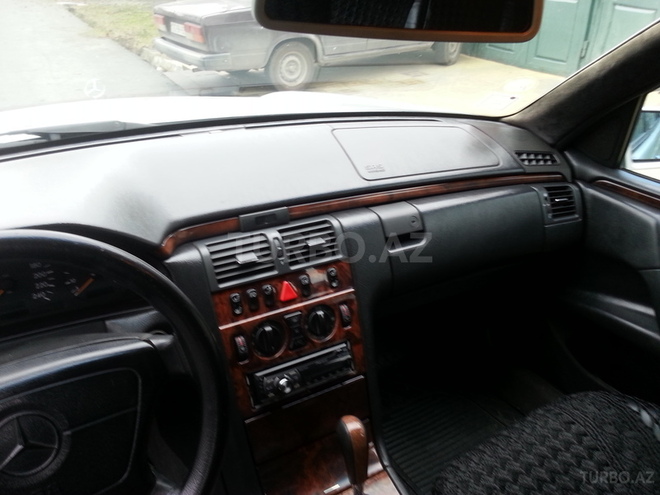 Mercedes E 220 1998, 480,000 km - 2.2 l - Zaqatala