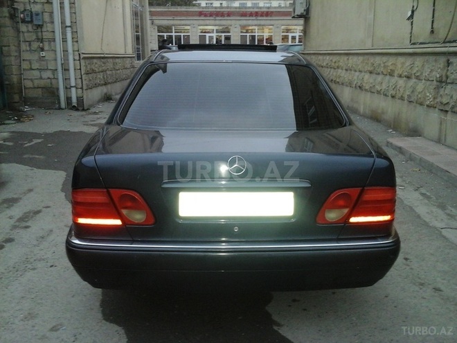 Mercedes E 220 1997, 245,000 km - 2.2 l - Bərdə