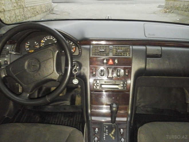 Mercedes E 220 1997, 245,000 km - 2.2 l - Bərdə