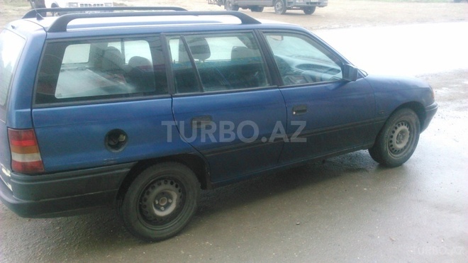 Opel Astra 1994, 320,000 km - 1.6 l - Siyəzən