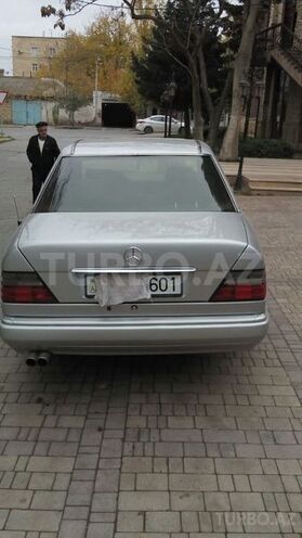 Mercedes E 220 1994, 246,000 km - 2.2 l - Bakı