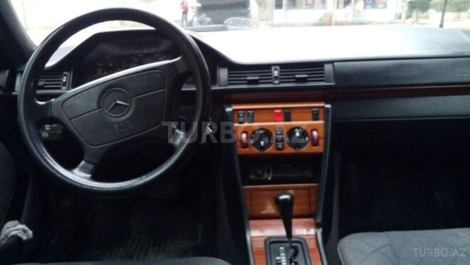Mercedes E 220 1994, 246,000 km - 2.2 l - Bakı