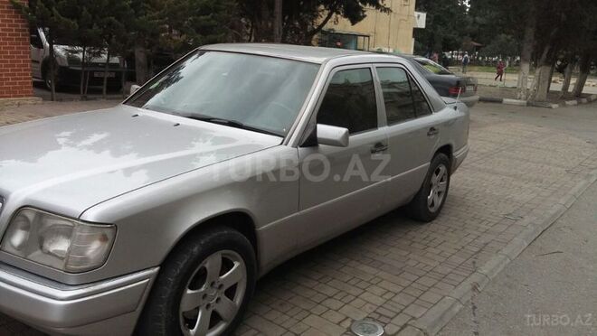 Mercedes E 220 1994, 246,000 km - 2.2 l - Bakı