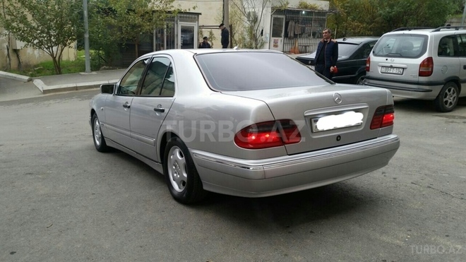 Mercedes E 240 1997, 213,000 km - 2.4 l - Bakı