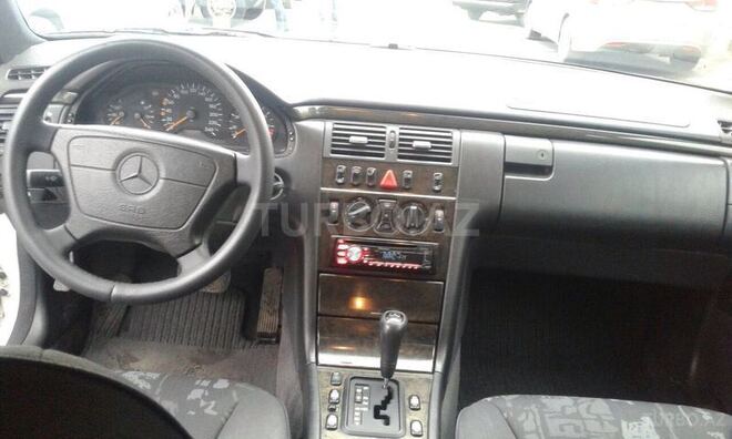 Mercedes E 200 1997, 320,000 km - 2.0 l - Bakı