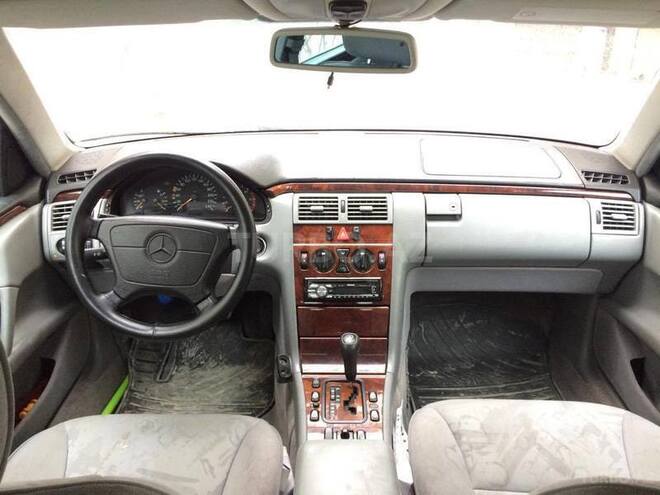 Mercedes E 220 1998, 250,000 km - 2.2 л - Bakı