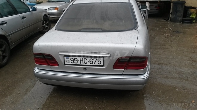 Mercedes E 220 1998, 275,000 km - 2.2 l - Sumqayıt