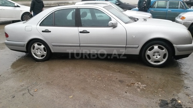Mercedes E 220 1998, 275,000 km - 2.2 l - Sumqayıt