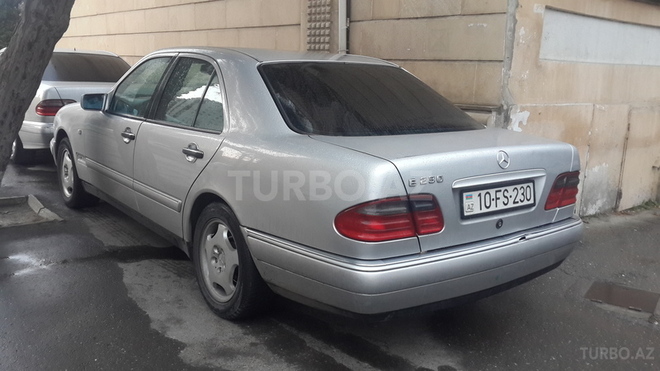 Mercedes E 230 1995, 442,000 km - 2.3 l - Bakı