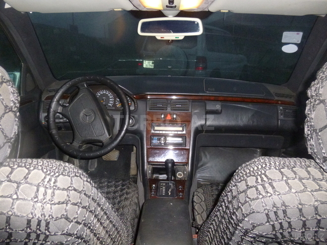 Mercedes E 230 1995, 320,000 km - 2.3 l - Bakı