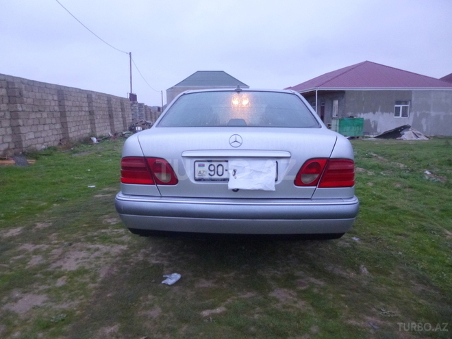 Mercedes E 230 1995, 320,000 km - 2.3 l - Bakı