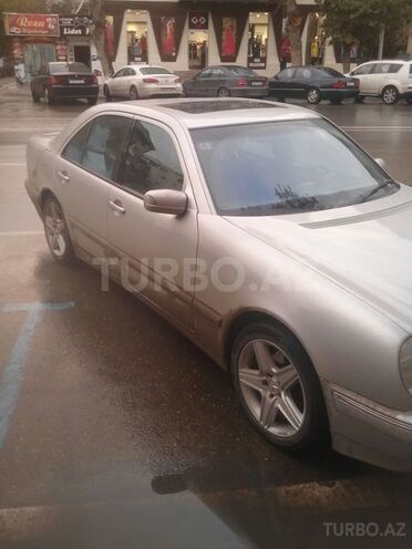 Mercedes E 220 1999, 316,000 km - 2.2 л - Bakı