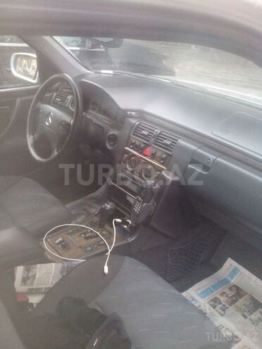 Mercedes E 220 1999, 316,000 km - 2.2 л - Bakı