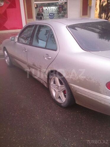 Mercedes E 220 1999, 316,000 km - 2.2 л - Bakı
