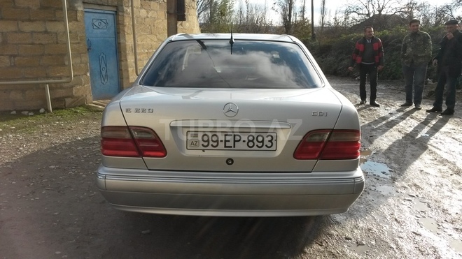 Mercedes E 220 1999, 244,884 km - 2.2 л - Göyçay