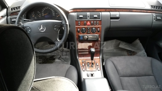Mercedes E 220 1999, 244,884 km - 2.2 л - Göyçay