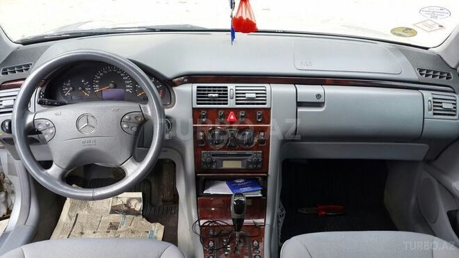 Mercedes E 220 2001, 252,022 km - 2.2 l - Bakı