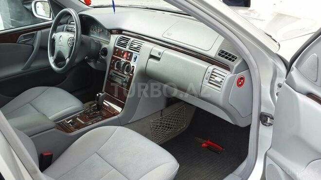 Mercedes E 220 2001, 252,022 km - 2.2 l - Bakı