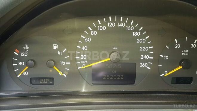 Mercedes E 220 2001, 252,022 km - 2.2 l - Bakı