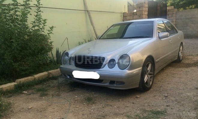 Mercedes E 220 2000, 301,000 km - 2.2 l - Bakı