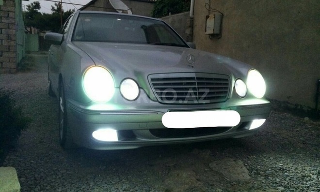Mercedes E 220 2000, 301,000 km - 2.2 l - Bakı