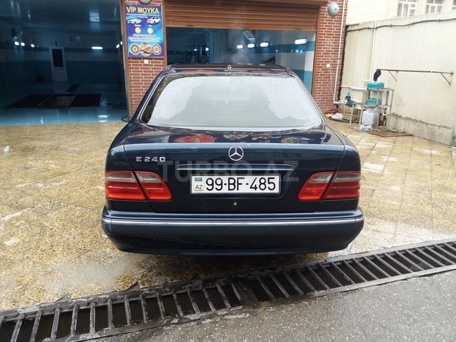 Mercedes E 240 2001, 201,000 km - 2.6 l - Bakı