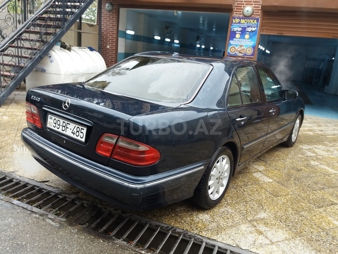 Mercedes E 240 2001, 201,000 km - 2.6 l - Bakı