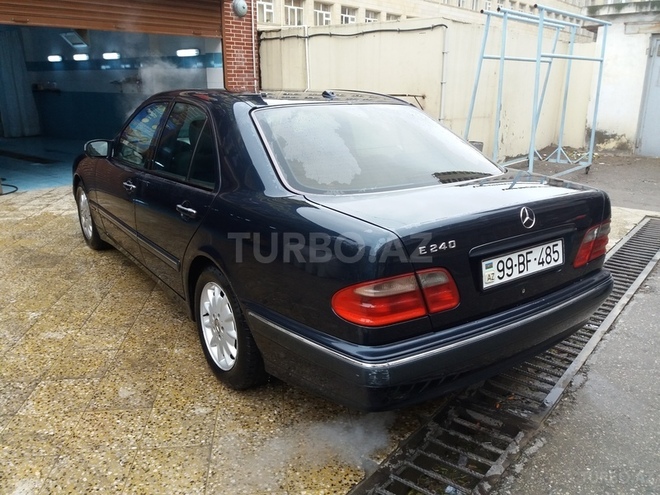 Mercedes E 240 2001, 201,000 km - 2.6 l - Bakı