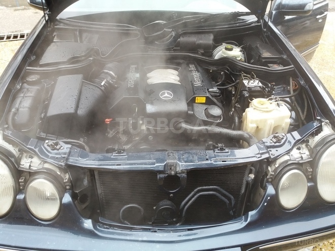 Mercedes E 240 2001, 201,000 km - 2.6 l - Bakı